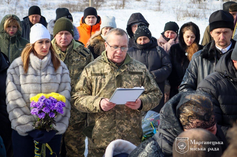 На Нікопольщині сьогодні провели в останню путь Захисника: фото