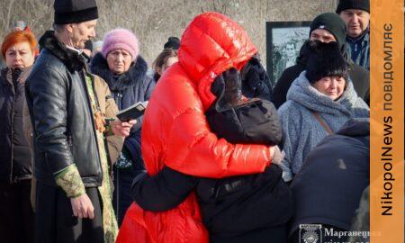 Вклонитися Герою прийшло багато людей… На Нікопольщині сьогодні провели в останню путь Захисника (фото)