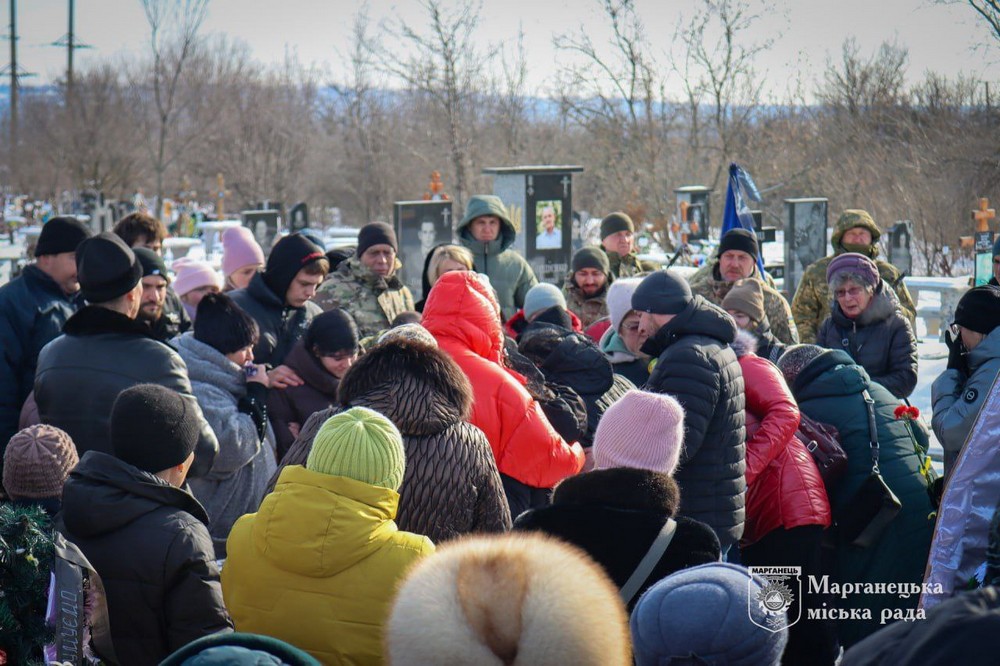 На Нікопольщині сьогодні провели в останню путь Захисника: фото