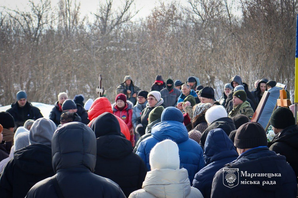 На Нікопольщині сьогодні провели в останню путь Захисника: фото