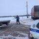 На Нікопольщині вантажівку занесло під час негоди: на допомогу прийшли поліцейський і фермер 12 На Нікопольщині вантажівку занесло під час негоди: на допомогу прийшли поліцейський і фермер