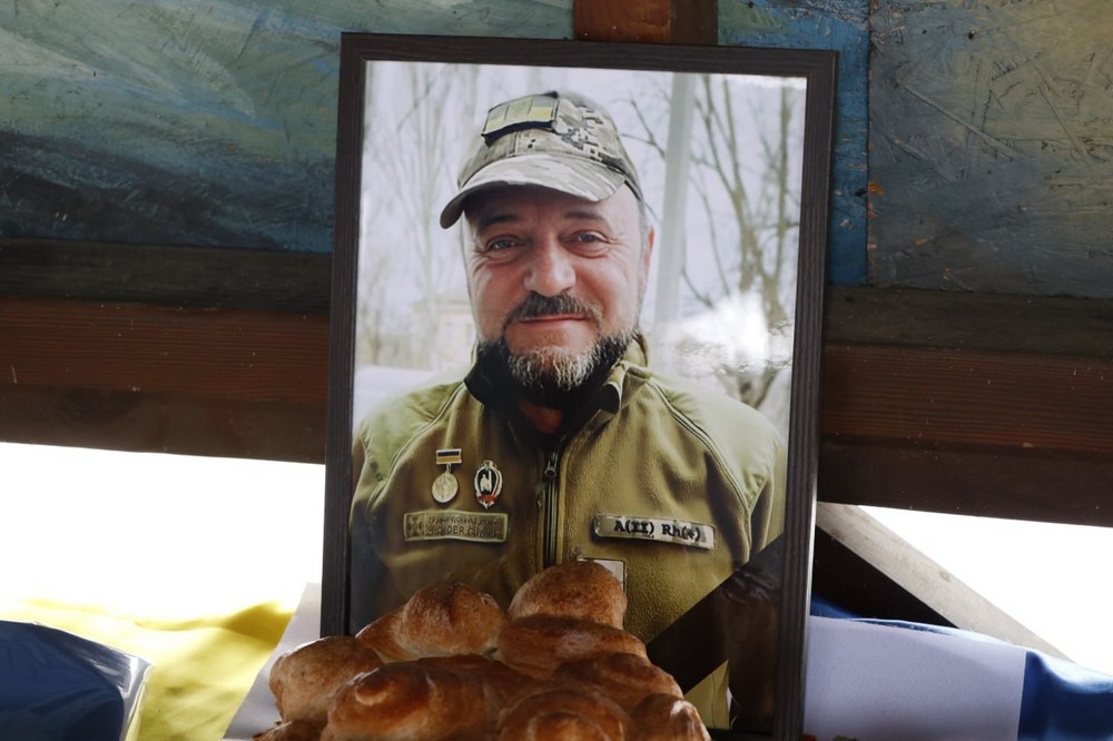 Свідомо став на захист країни і був батьком для своїх підлеглих: Нікополь сьогодні простився навіки з Героєм (фото)