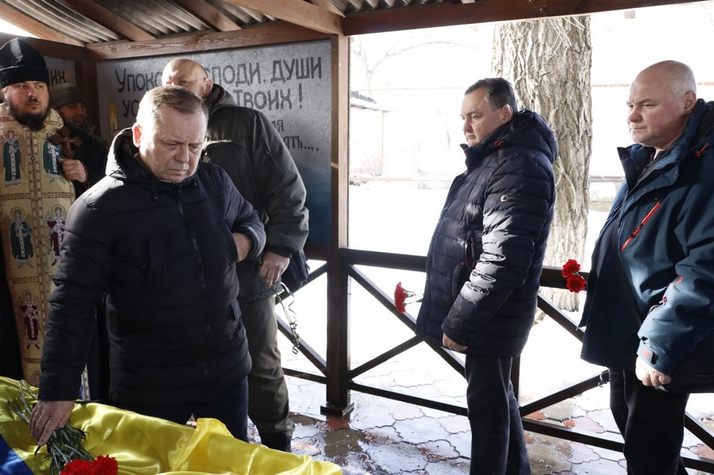 Свідомо став на захист країни і був батьком для своїх підлеглих: Нікополь сьогодні простився навіки з Героєм (фото)