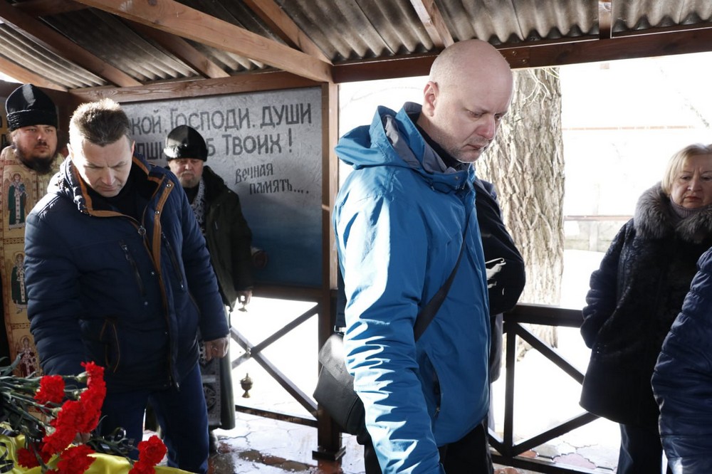 Свідомо став на захист країни і був батьком для своїх підлеглих: Нікополь сьогодні простився навіки з Героєм (фото)