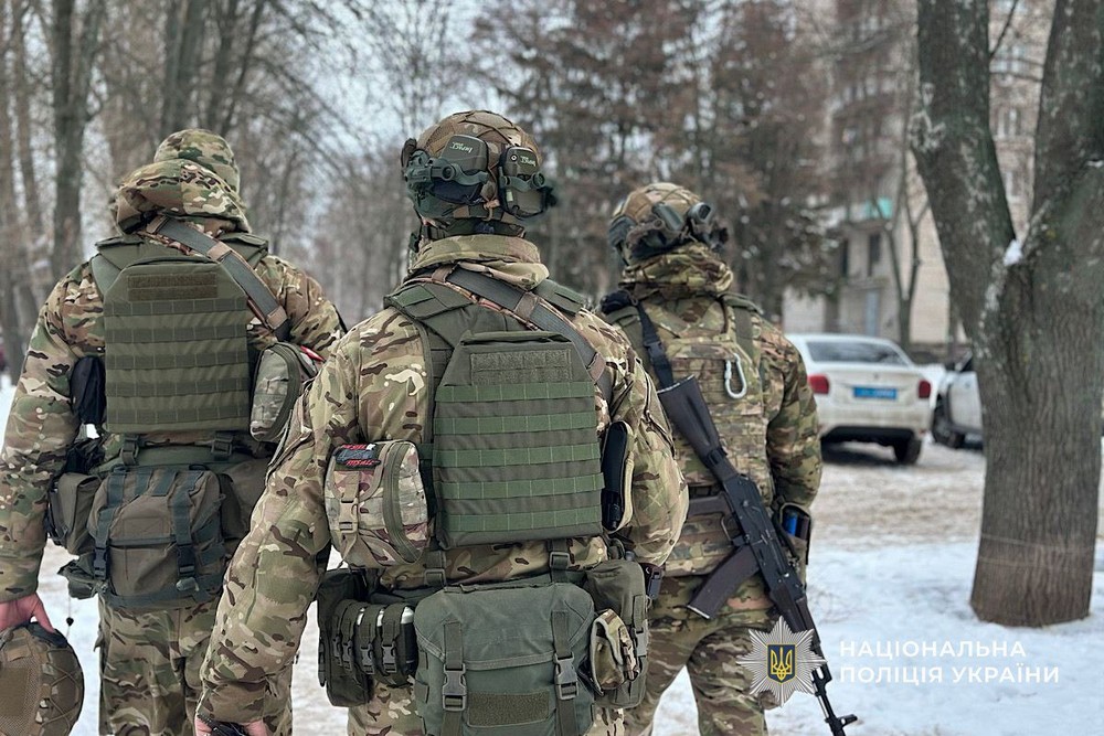 Повернулася до Нікополя, щоб забрати рідного брата: «Білі Янголи» допомогли евакуювати маломобільного чоловіка (фото, відео)