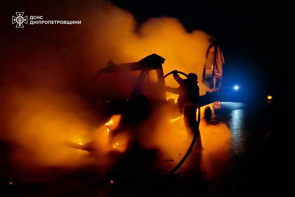 Є поранені, горіли будинок культури, кав’ярня, автомобілі: фото наслідків обстрілів Дніпропетровщини Є поранені, горіли будинок культури, кав’ярня, автомобілі: фото наслідків обстрілів Дніпропетровщини