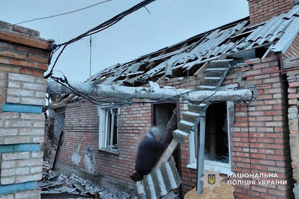 70 ударів по Нікопольщині, атака на авто, що перевозило хліб, поранені і руйнування в 5 районах області – поліція Дніпропетровщини про наслідки ворожого терору