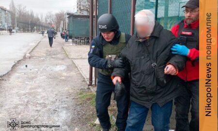 Рятувальники евакуювали поранених з небезпечної зони після смертельного обстрілу Нікополя