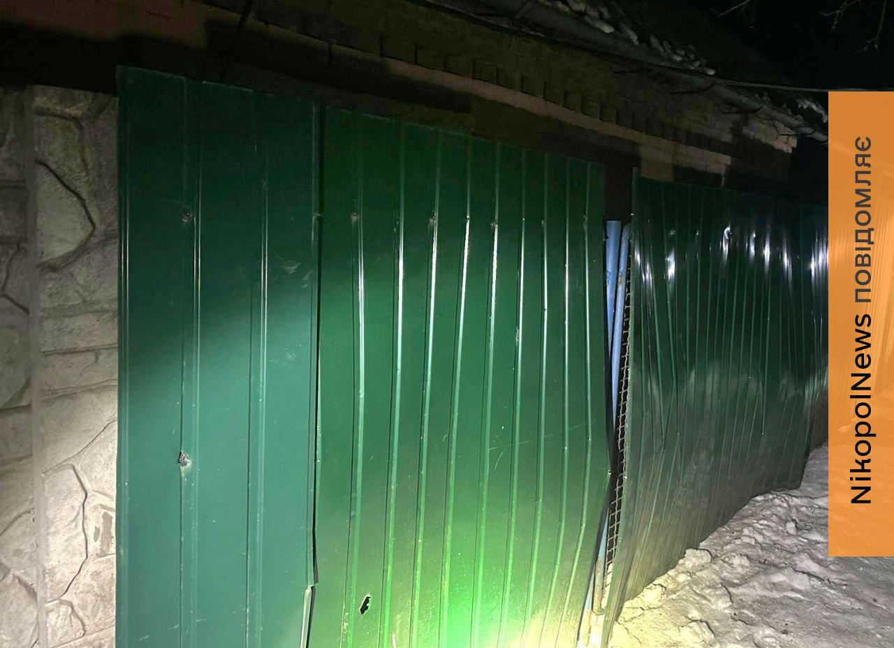 Сталася пожежа, пошкоджені інфраструктура та адмінбудівля: ворог атакував Нікополь і район 1 погода в Україні 2