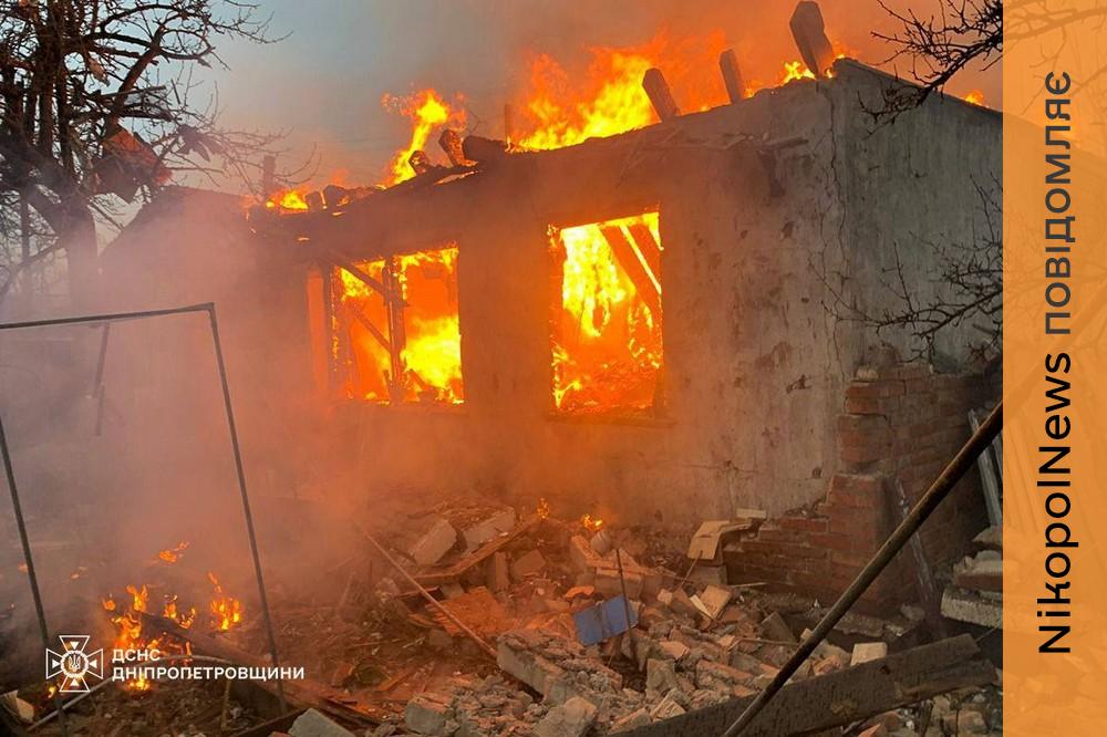 Сталися пожежі, є загибла і поранені: про наслідки обстрілів Нікополя та області розповіли у ДСНС (фото) 2 про наслідки обстрілів Нікополя 6