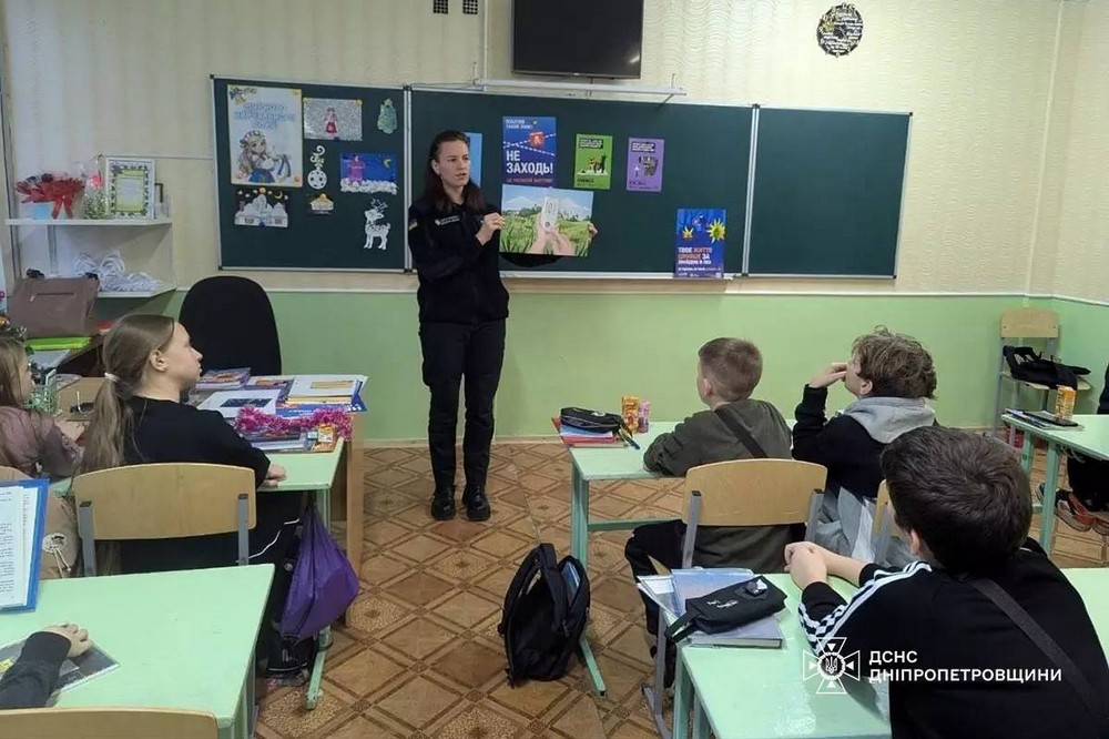 школярам Покрова нагадали правила безпеки взимку (фото)