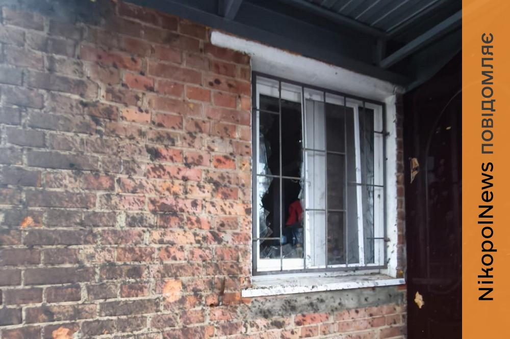 У Нікополі пошкоджені будинки, у Кривому Розі є загибла і поранені, ворог також атакував Синельниківщину та Павлоградський район (фото) 1 у Нікополі 6