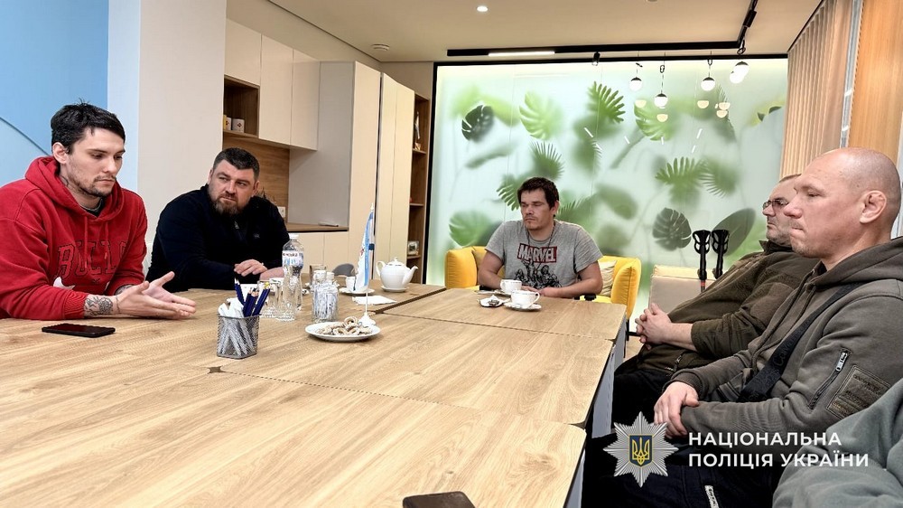 Поліція Дніпропетровщини організовує групові зустрічі для ветеранів з метою психологічного відновлення Поліція Дніпропетровщини організовує групові зустрічі для ветеранів з метою психологічного відновлення