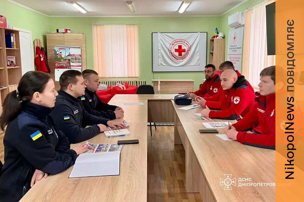 волонтери Червоного хреста Нікополя