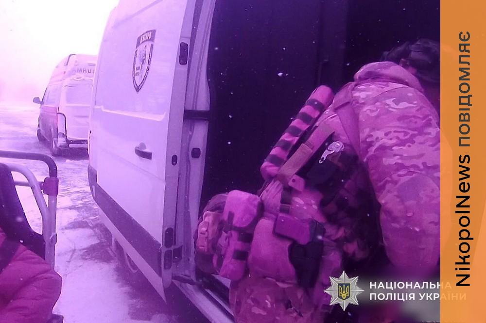 Потребував лікування у Житомирській області: «Білі янголи» евакуювали з Нікополя чоловіка, який має інвалідність (відео) 1 з Нікополя