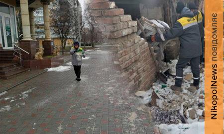 У Нікополі збільшують кількість пунктів незламності, усувають наслідки обстрілів, борються з ожеледицею