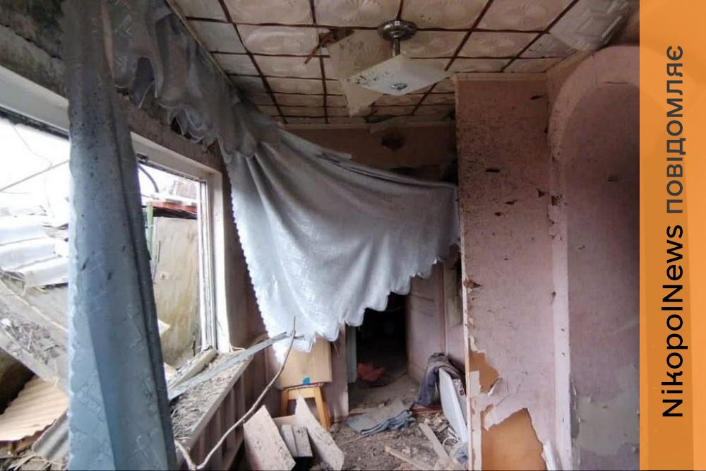У Нікополі і районі побито 12 будинків, підприємства газогони і електромережі, на Синельниківщині є поранений і руйнування (фото)