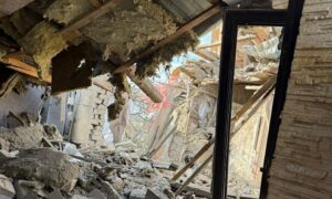 На Нікопольщині окупанти скерували дрон на оселю, де перебував чоловік: про наслідки обстрілів трьох районів Дніпропетровщини розповіли у поліції