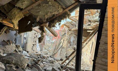 На Нікопольщині окупанти скерували дрон на оселю, де перебував чоловік: про наслідки обстрілів трьох районів Дніпропетровщини розповіли у поліції