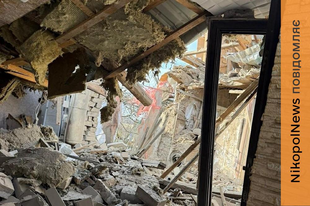 На Нікопольщині окупанти скерували дрон на оселю, де перебував чоловік: про наслідки обстрілів трьох районів Дніпропетровщини розповіли у поліції 1 На Нікопольщині окупанти скерували дрон на оселю, де перебував чоловік: про наслідки обстрілів трьох районів Дніпропетровщини розповіли у поліції