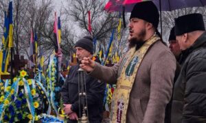 Скільки болю і сліз…. У Нікополі сьогодні звершили панахиду за полеглими воїнами на Алеї Героїв (фото)