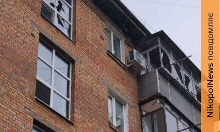 У Нікополі побито торгівельний центр, багатоповерхівки, на Синельниківщині горіла гімназія – ворог атакував область протягом дня (фото)