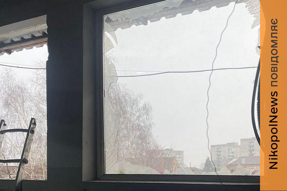 У Нікополі внаслідок артобстрілів двоє поранених, на Синельниківщині є загиблий – поліція (фото) 1 У Нікополі внаслідок артобстрілів двоє поранених, на Синельниківщині є загиблий – поліція