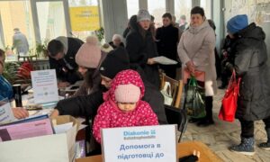Переїхала з Нікополя і отримала допомогу: у Томаківській громаді ВПО отримують підтримку від благодійників (фото)