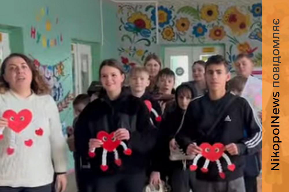 150 пар нових кросівок роздали дітям Нікопольщини (відео)