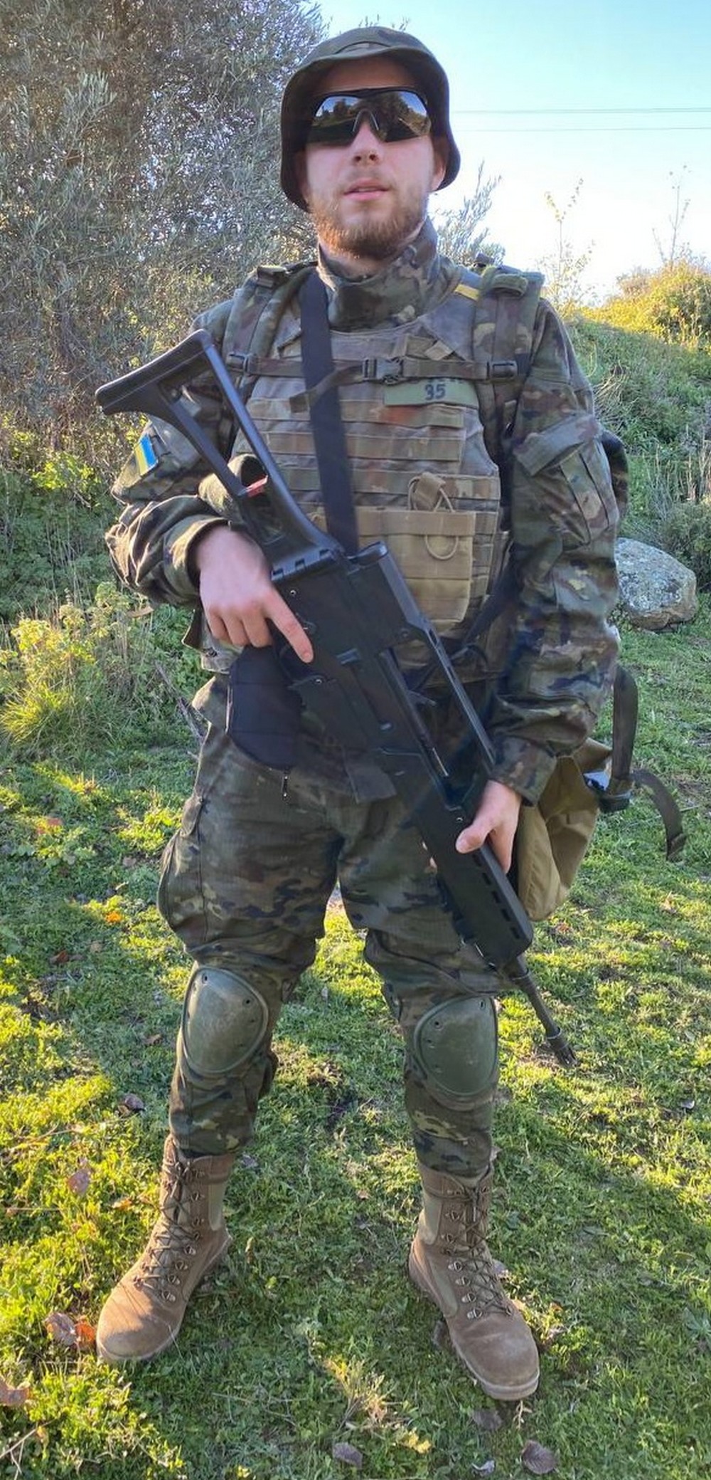  Вбиті росією мешканці Нікопольщини. Захисник з Марганця Кірілл Зенін загинув 11 лютого 2024 року. Тож сьогодні річниця його смерті, і ми вшановуємо пам’ять Героя.