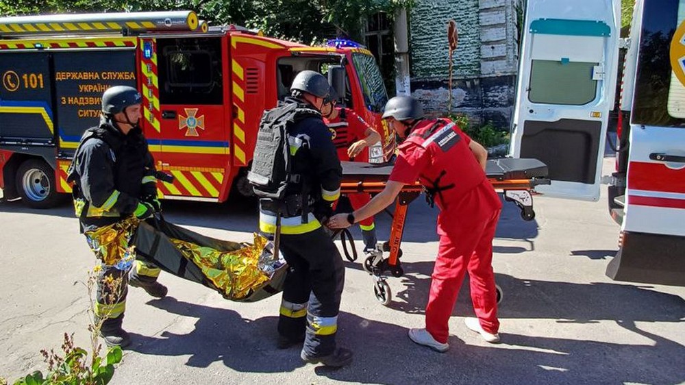«Людина може стекти кров’ю за 1-3 хвилини»: медик з Нікополя розповів про свою роботу у прифронтовому місті (фото) «Людина може стекти кров’ю за 1-3 хвилини»: медик з Нікополя розповів про свою роботу у прифронтовому місті (фото)