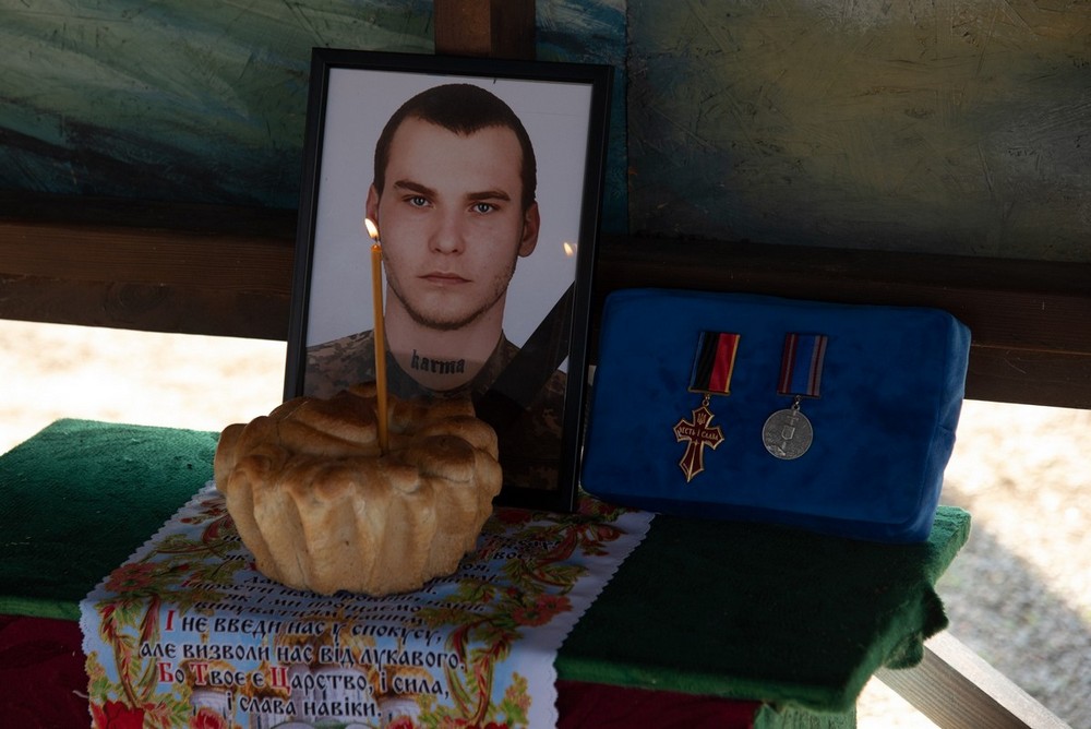 Сьогодні рідні, близькі, друзі, побратими, представники міської влади та небайдужі мешканці Нікополя провели в останню путь нікопольця, солдата Концура Дмитра Сергійовича (14.12.2002 р.н.). У березні 2024 року Дмитро долучився до лав Збройних Сил Украї Сьогодні рідні, близькі, друзі, побратими, представники міської влади та небайдужі мешканці Нікополя провели в останню путь нікопольця, солдата Концура Дмитра Сергійовича (14.12.2002 р.н.). У березні 2024 року Дмитро долучився до лав Збройних Сил Украї