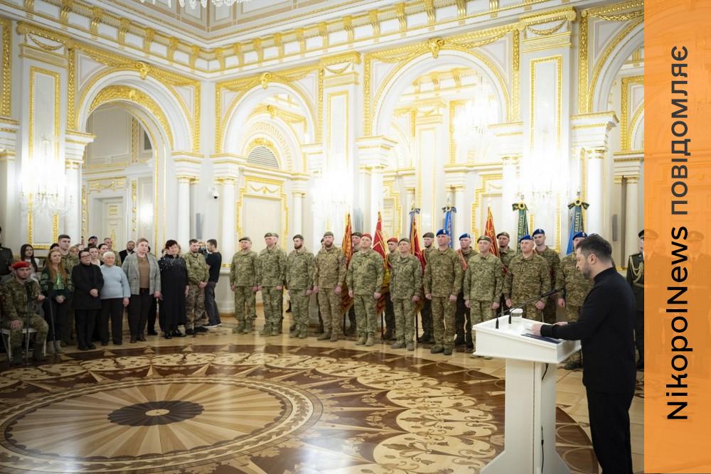 Самостійно утримував позиції під Покровськом: солдат з Нікополя отримав «Золоту Зірку» Героя України! (відео) 1 Самостійно утримував позиції під Покровськом: солдат з Нікополя отримав «Золоту Зірку» Героя України! (відео)