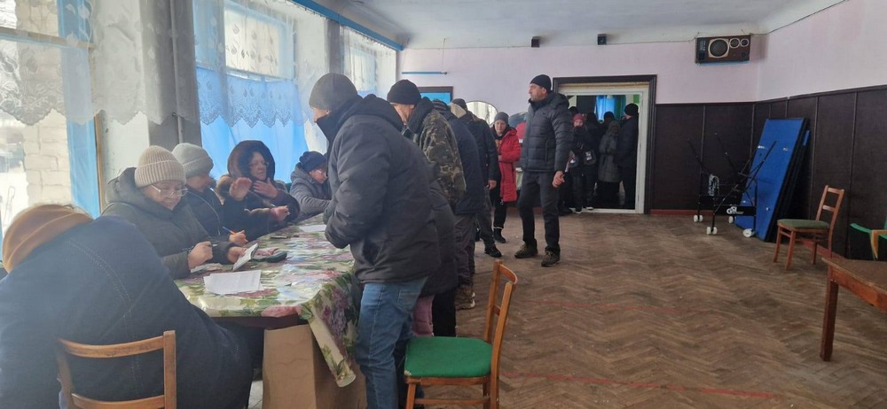 Гуманітарна допомога у Томаківській громаді: мешканці отримують продукти і паливні брикети (фото) Гуманітарна допомога у Томаківській громаді: мешканці отримують продукти і паливні брикети (фото)