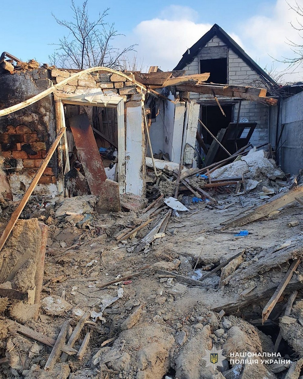 Чоловік і жінка згоріли внаслідок удару ворога по будинку у Дніпрі: рятувальники і правоохоронці показали фото