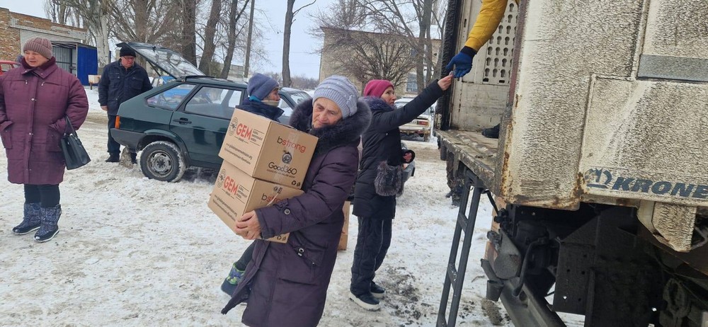 Гуманітарна допомога у Томаківській громаді: мешканці отримують продукти і паливні брикети (фото) Гуманітарна допомога у Томаківській громаді: мешканці отримують продукти і паливні брикети (фото)