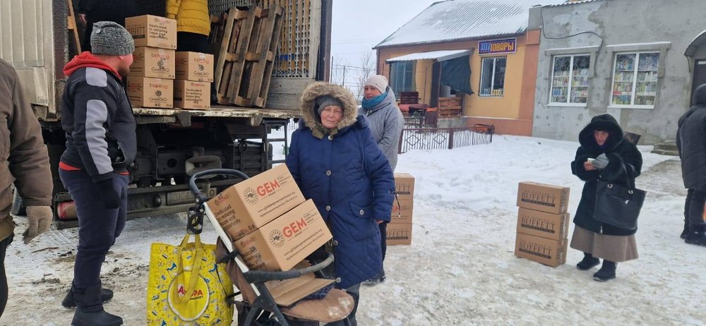 Гуманітарна допомога у Томаківській громаді: мешканці отримують продукти і паливні брикети (фото) Гуманітарна допомога у Томаківській громаді: мешканці отримують продукти і паливні брикети (фото)