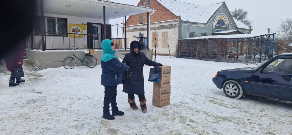 Гуманітарна допомога у Томаківській громаді: мешканці отримують продукти і паливні брикети (фото) Гуманітарна допомога у Томаківській громаді: мешканці отримують продукти і паливні брикети (фото)
