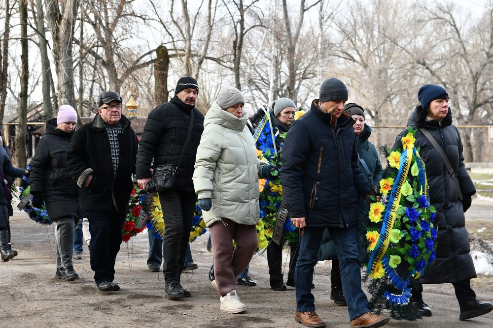 У Нікополі сьогодні провели в останню путь Захисника: фото