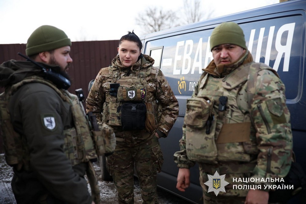 Залишалася під обстрілами з дитиною, бо не могла кинути тваринок: на Дніпропетровщині триває евакуація Залишалася під обстрілами з дитиною, бо не могла кинути тваринок: на Дніпропетровщині триває евакуація