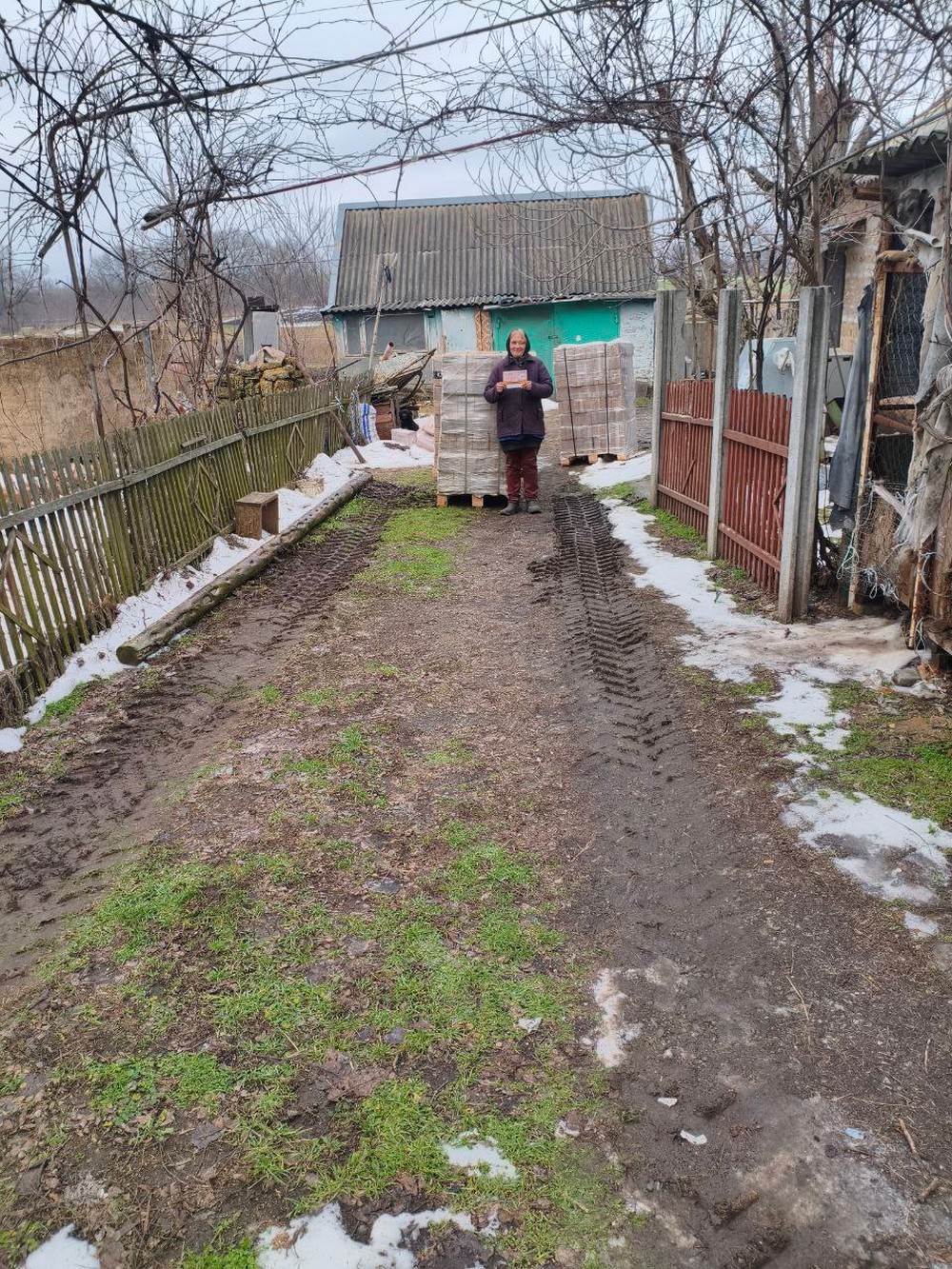 Гуманітарна допомога у Томаківській громаді: мешканці отримують продукти і паливні брикети (фото) Гуманітарна допомога у Томаківській громаді: мешканці отримують продукти і паливні брикети (фото)