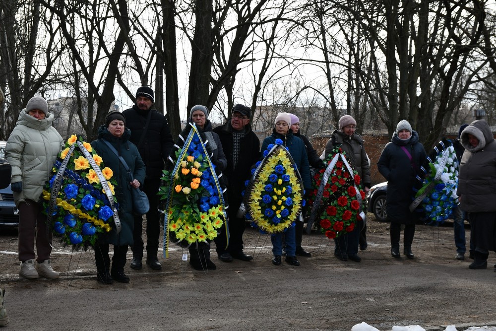 У Нікополі сьогодні провели в останню путь Захисника: фото