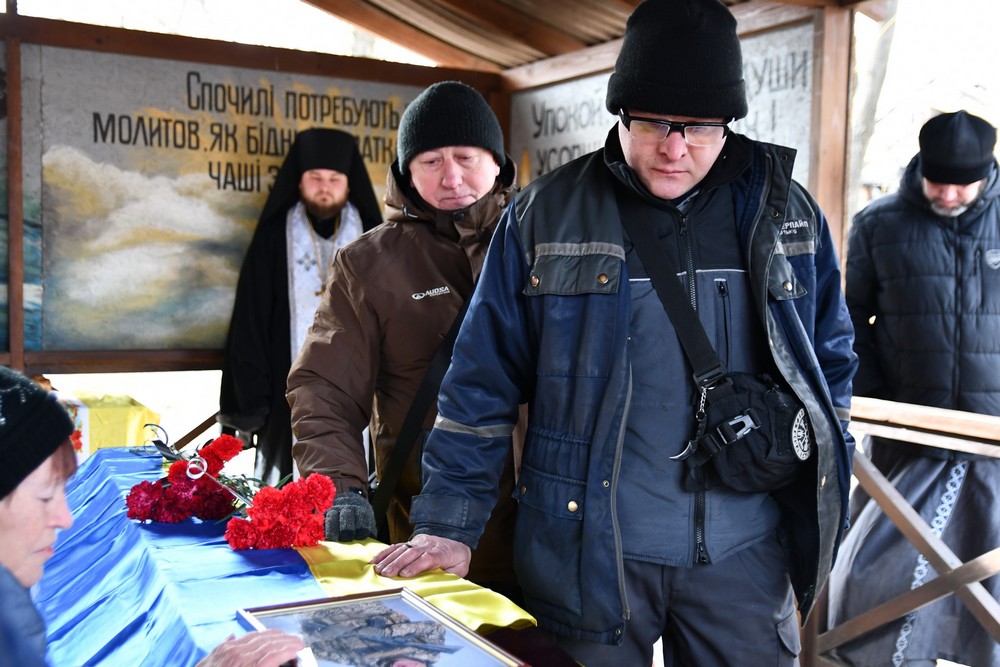 У Нікополі сьогодні провели в останню путь Захисника: фото