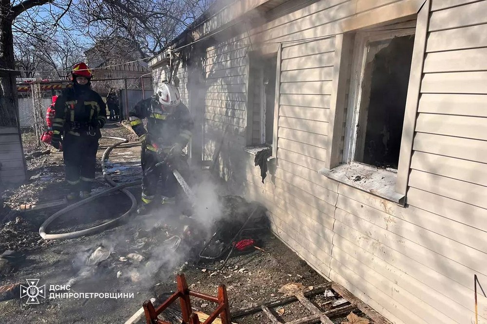 На Нікопольщині сьогодні знайшли мертвим чоловіка під час ліквідації пожежі. Горів житловий будинок.