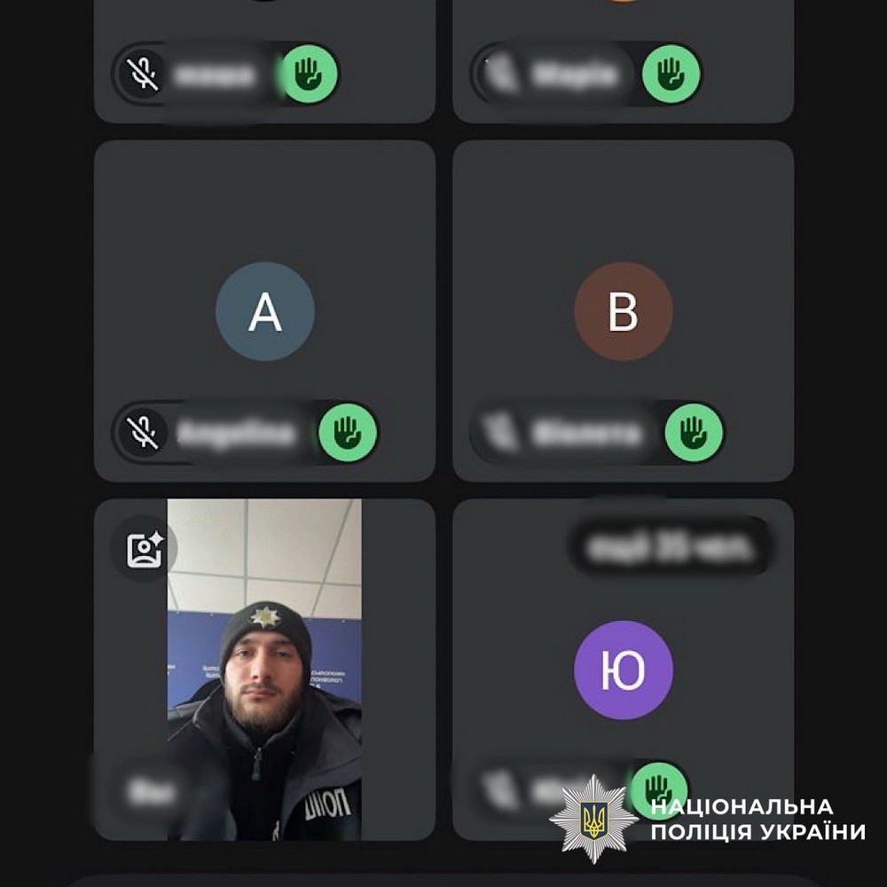 Поліцейські провели онлайн-уроки віртуальної безпеки зі школярами Нікопольщини. Через безпекову ситуацію навчання у більшості громад району відбувається дистанційно, тож діти дедалі більше часу проводять наодинці з гаджетами…n