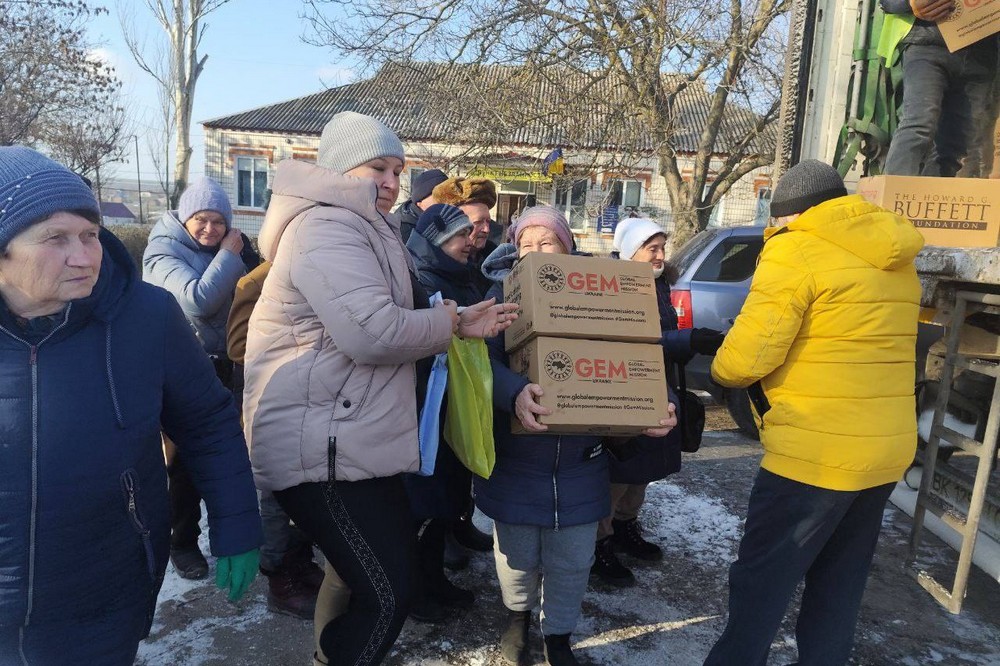 У двох селах на Нікопольщині роздали гуманітарну допомогу від благодійників: фото