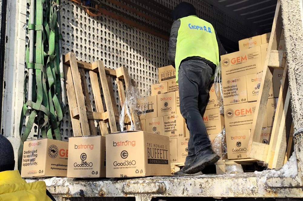 У двох селах на Нікопольщині роздали гуманітарну допомогу від благодійників: фото