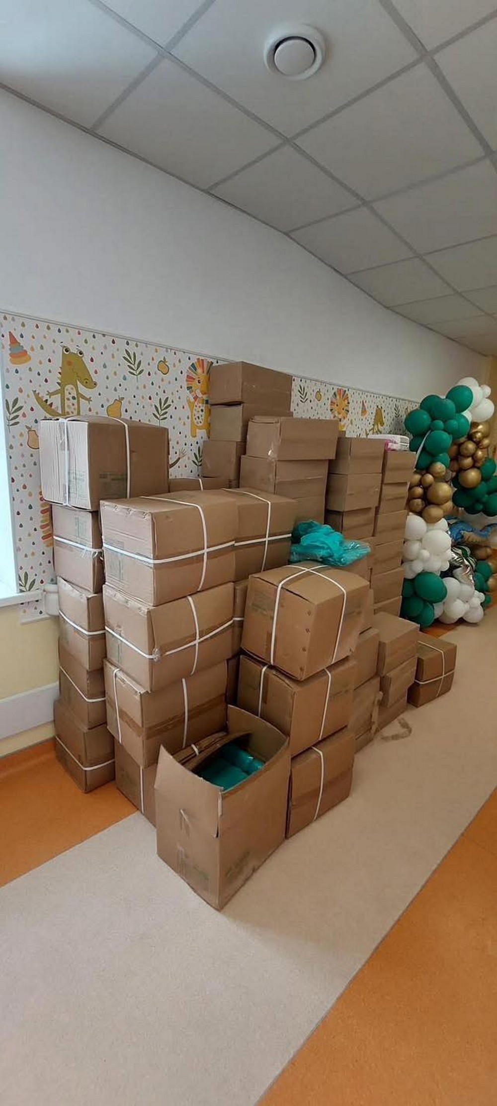 Дитяча лікарня Нікополя отримала гуманітарну допомогу від польських друзів (фото)