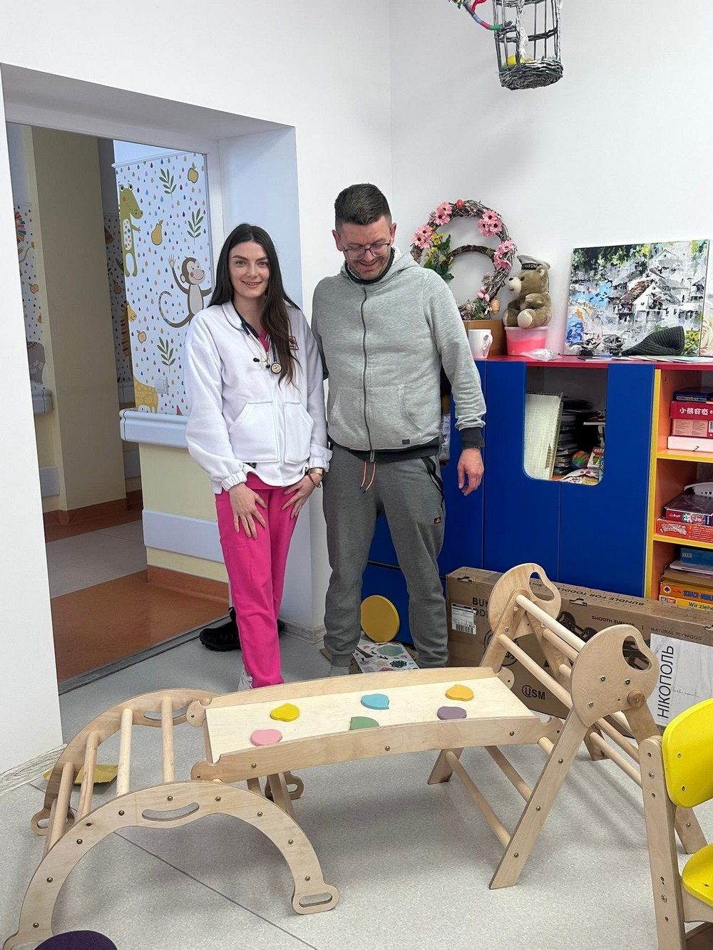 Дитяча лікарня Нікополя отримала гуманітарну допомогу від польських друзів (фото)