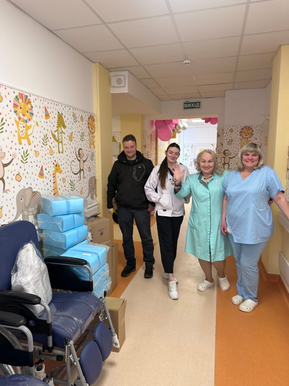 Дитяча лікарня Нікополя отримала гуманітарну допомогу від польських друзів (фото)